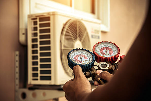 Professional Hvac technician working in Oxford, AL